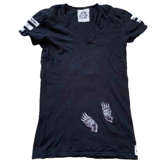 2 Distressed black V-neck tees w/hearts & skull appliques size M - Picture 6 of 7